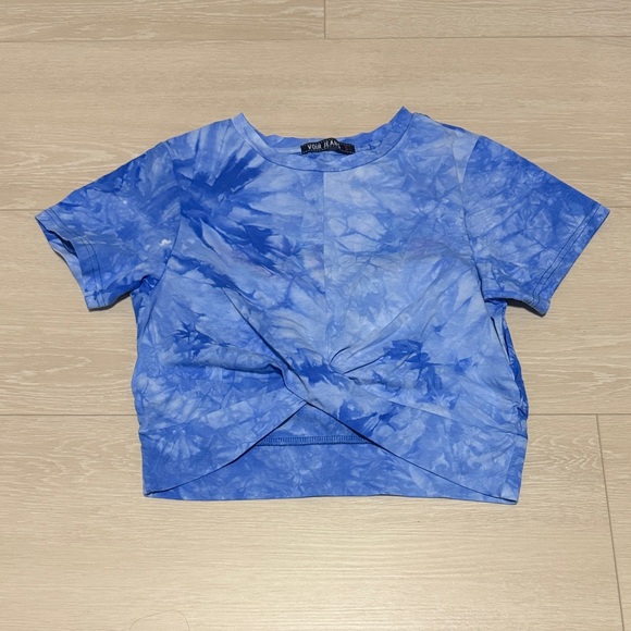 Voir Blue Tie-Dye Twist Front Crop Top - Picture 2 of 7